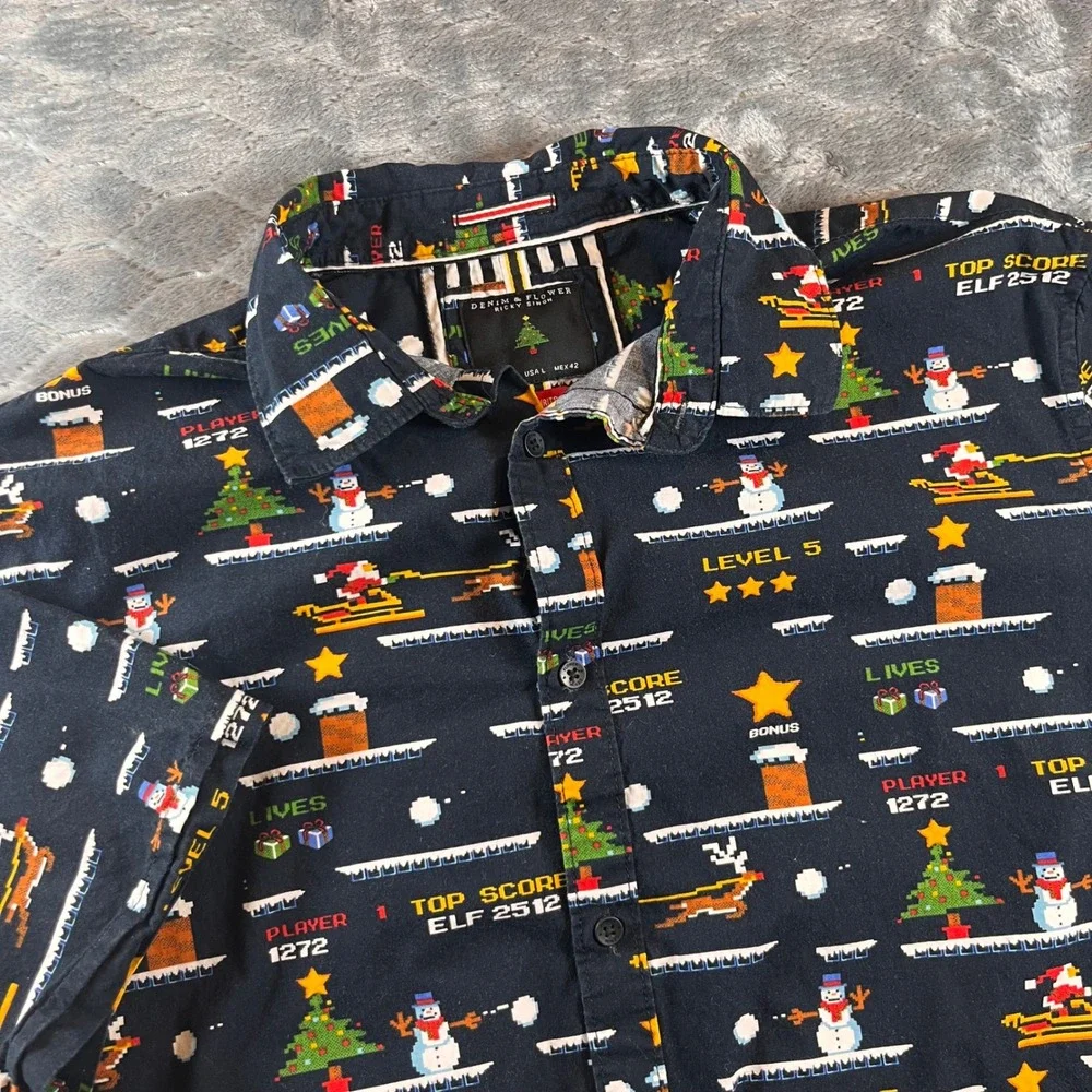 DENIM & FLOWER Mens Short Sleeve Button Up Navy Christmas Video Game Print L